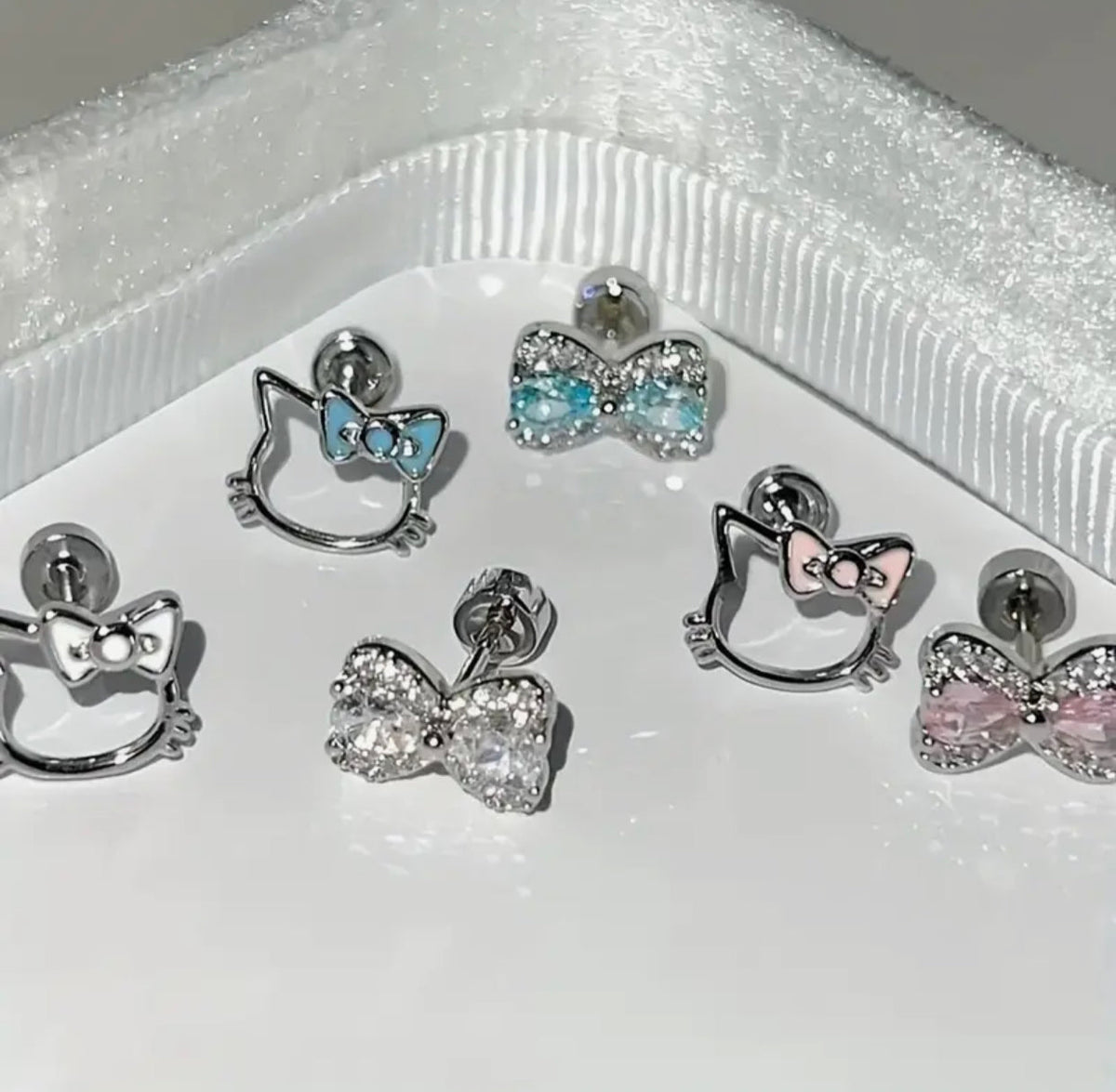 hello kitty studs