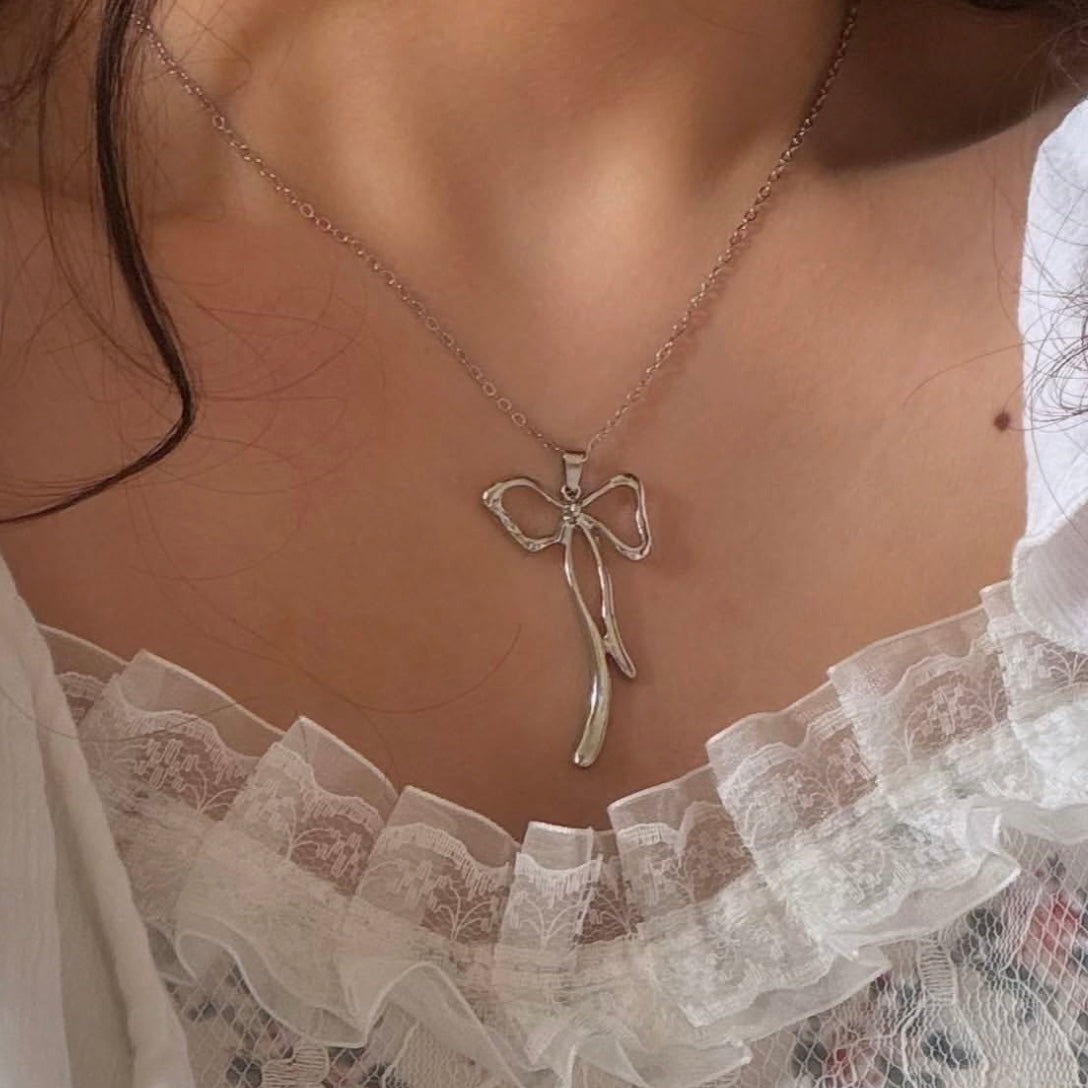 bow necklace