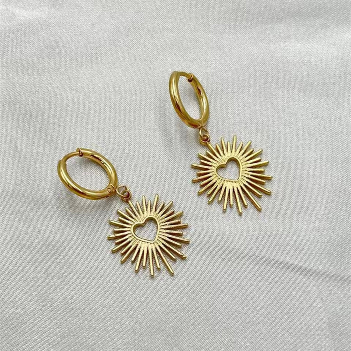 hollow out heart earrings