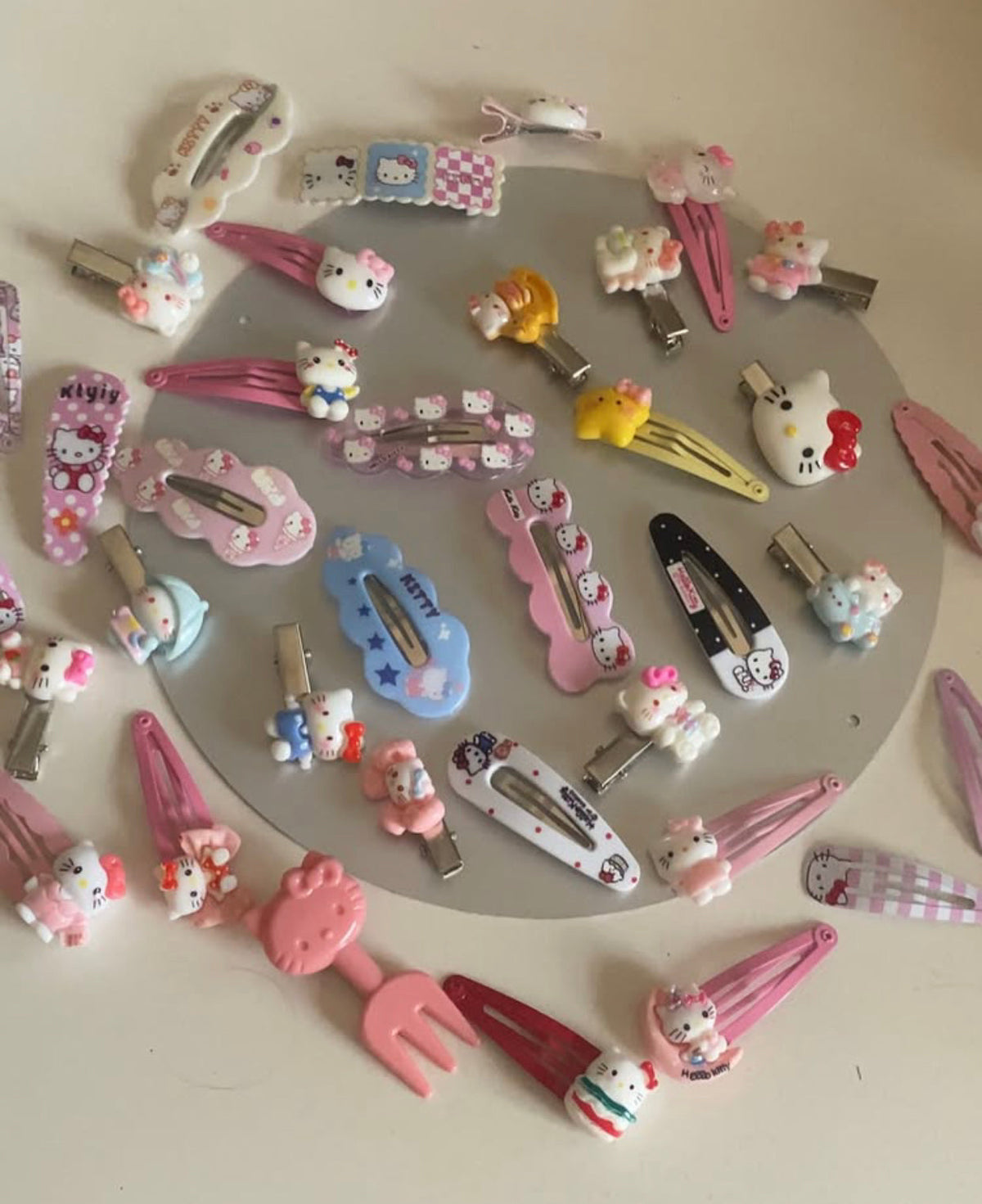 hello kitty hair pins set