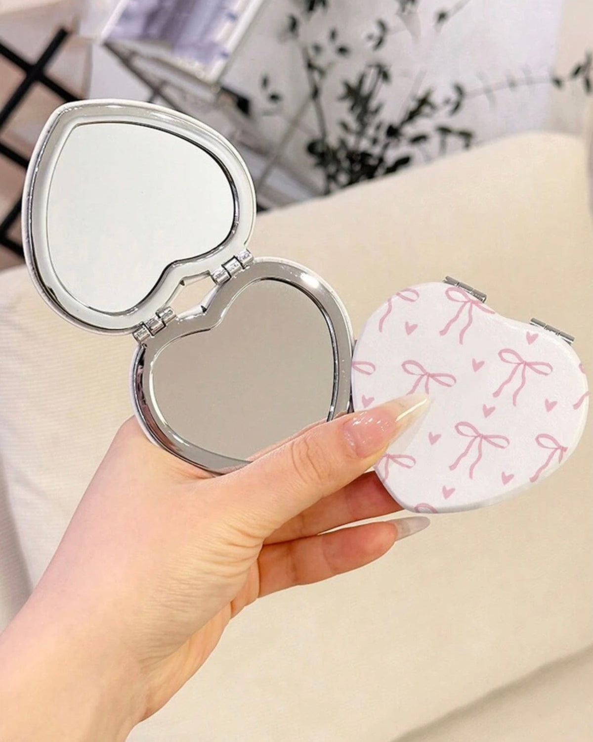 bow hand mirror