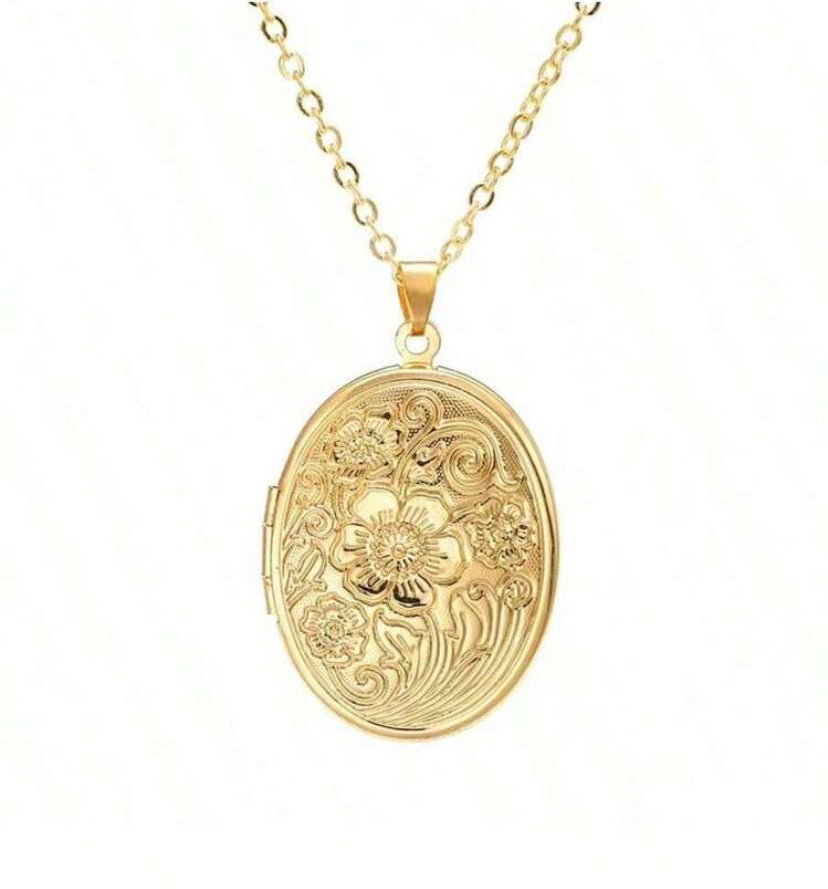 oval shapped locket