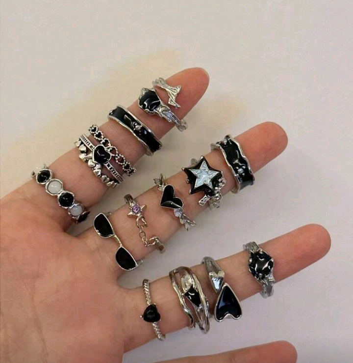 asymmetrical black rings (13 pieces)