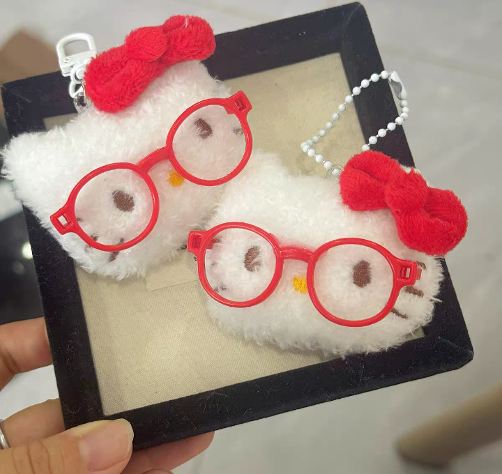 hello kitty with red glasses keychain/bagcharm