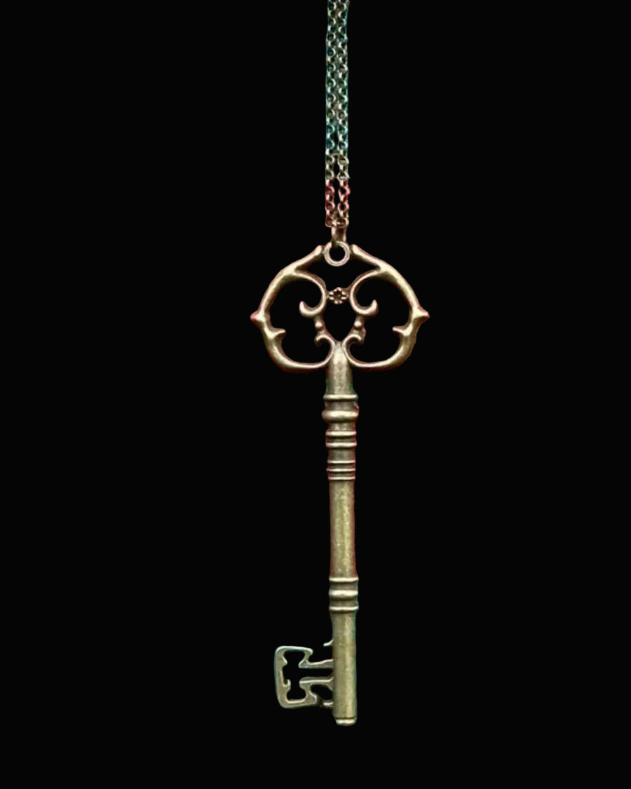 vintage skeleton key pendant