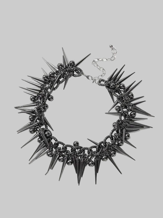 chunky spikes choker