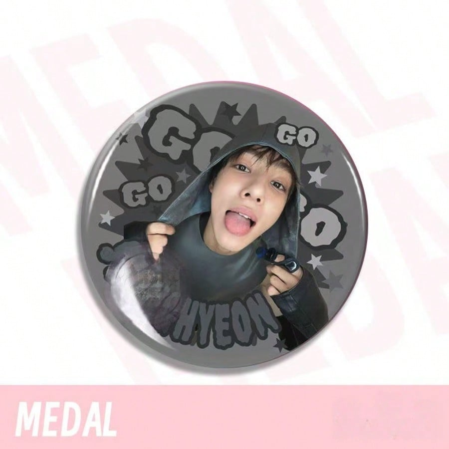 Cortis Badges (1 pc)