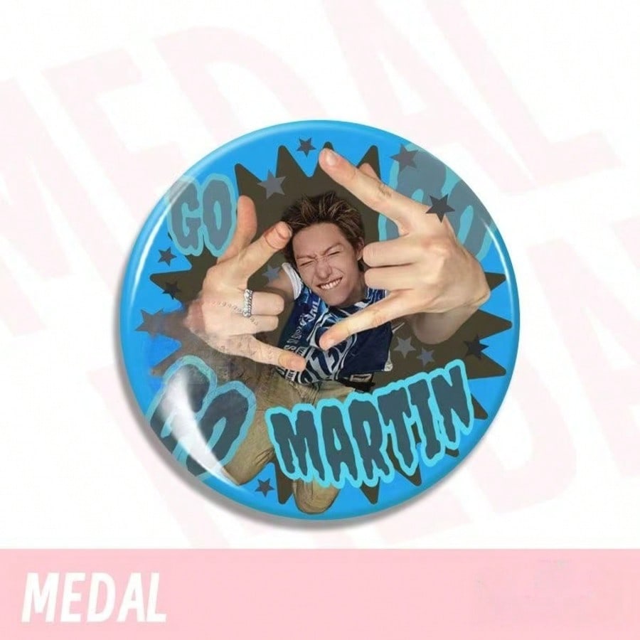 Cortis Badges (1 pc)