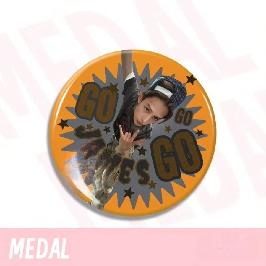 Cortis Badges (1 pc)