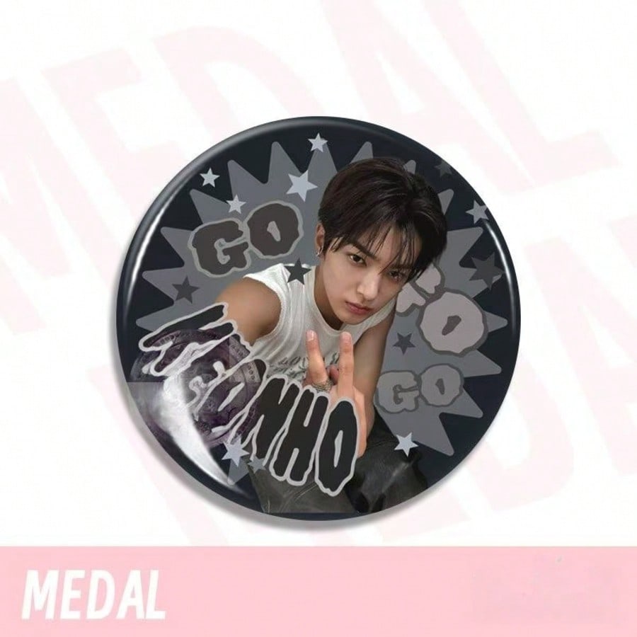 Cortis Badges (1 pc)