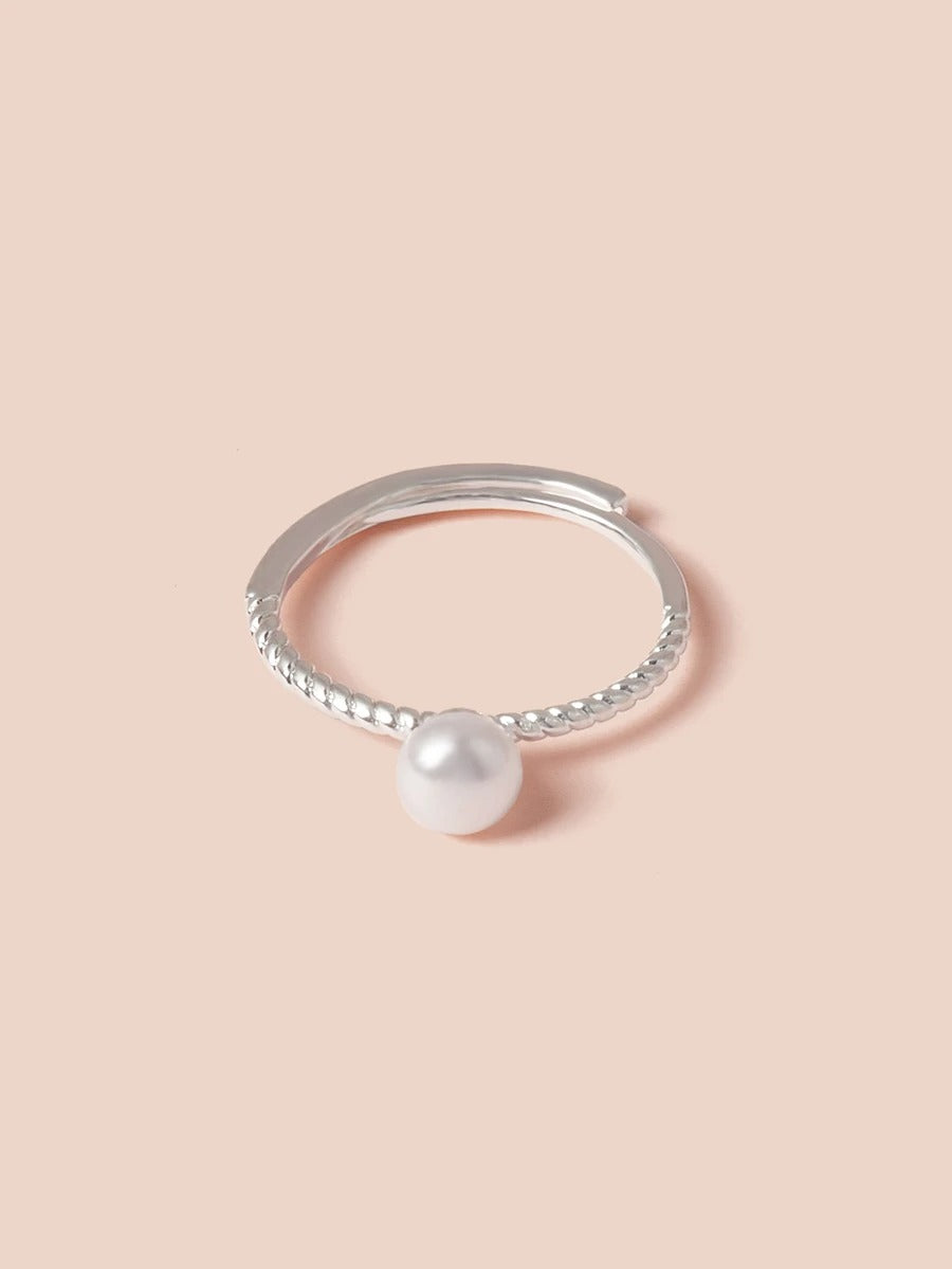 coquette pearl trio ring set