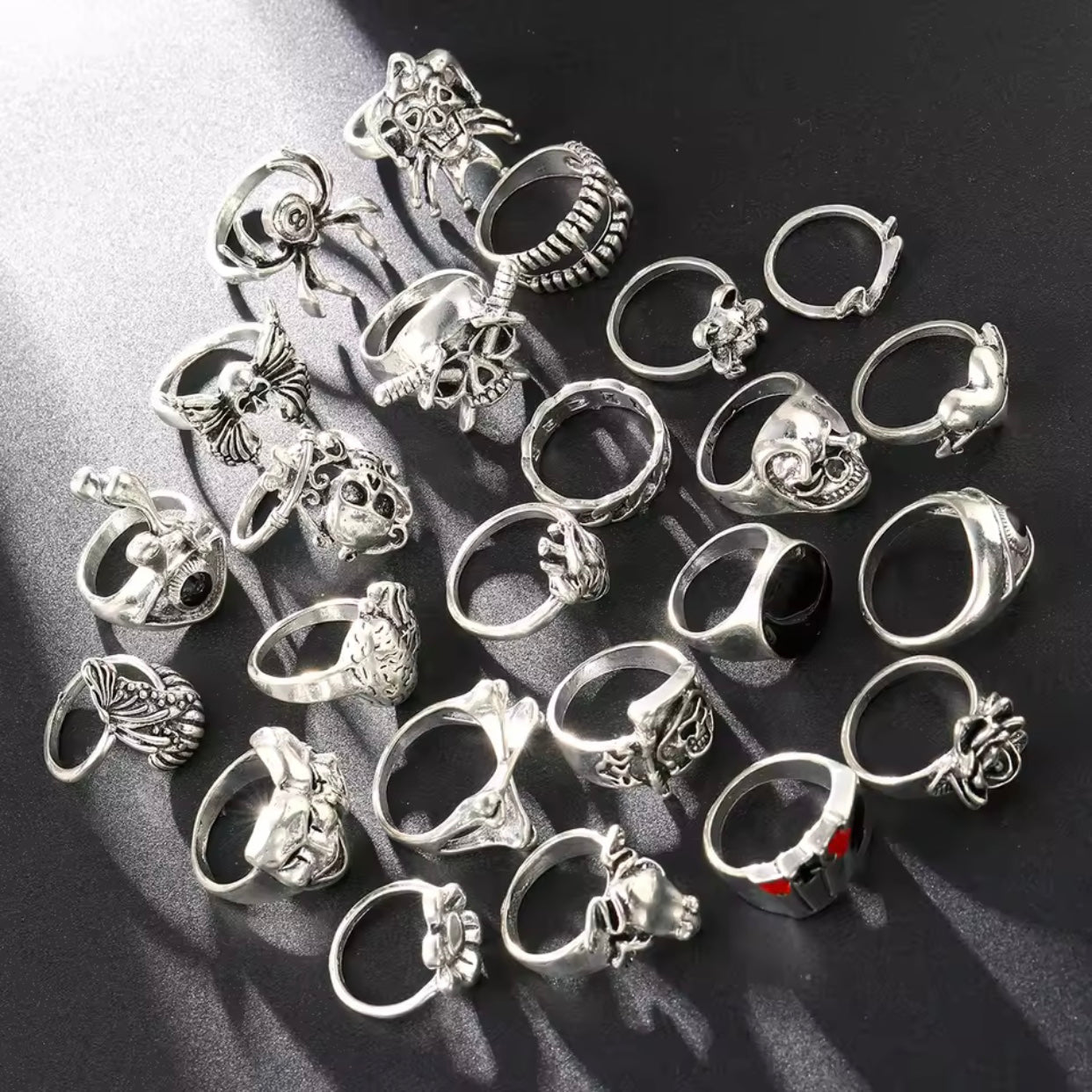gothic ring set (20)
