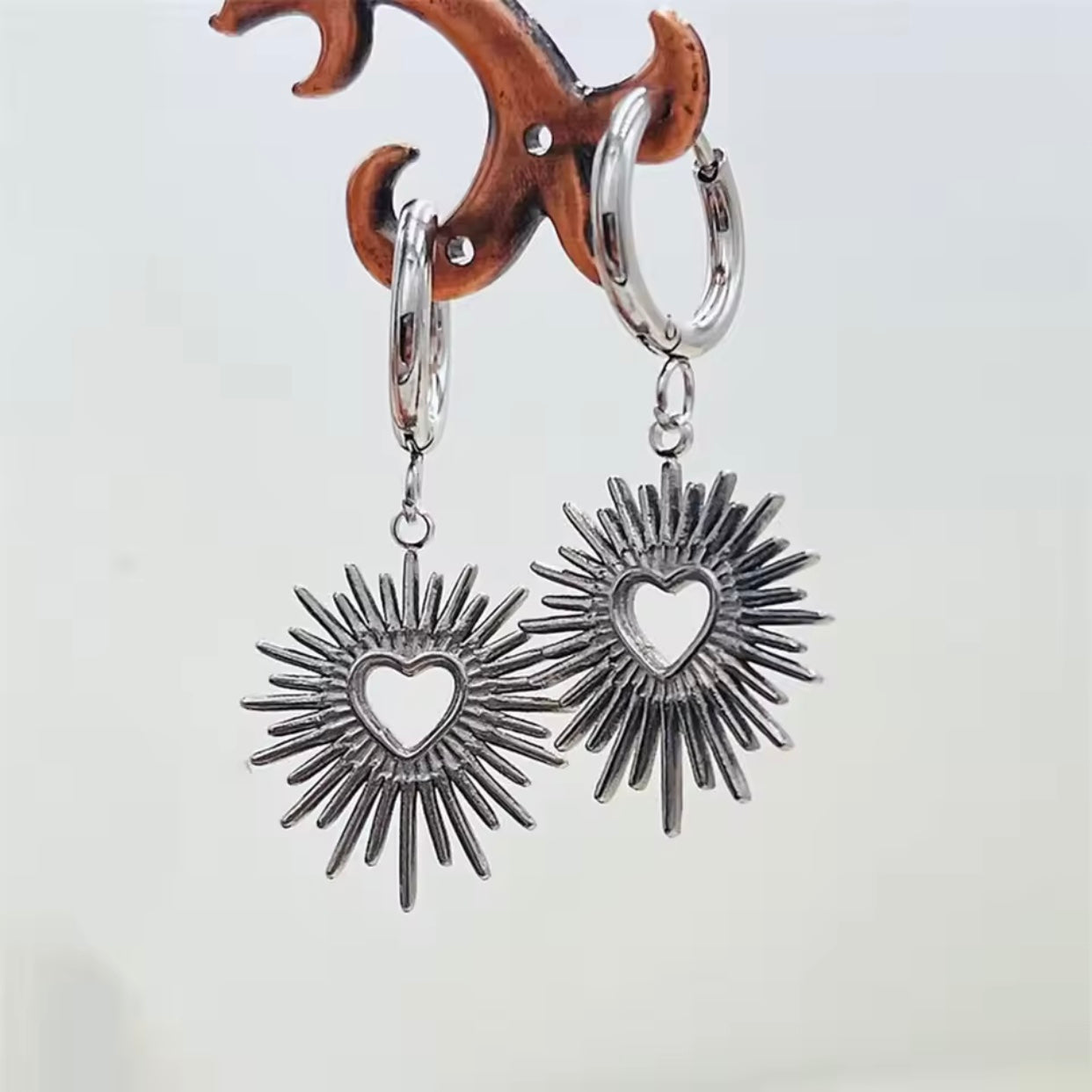 hollow out heart earrings