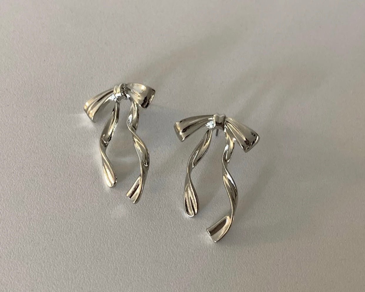 bow earrings