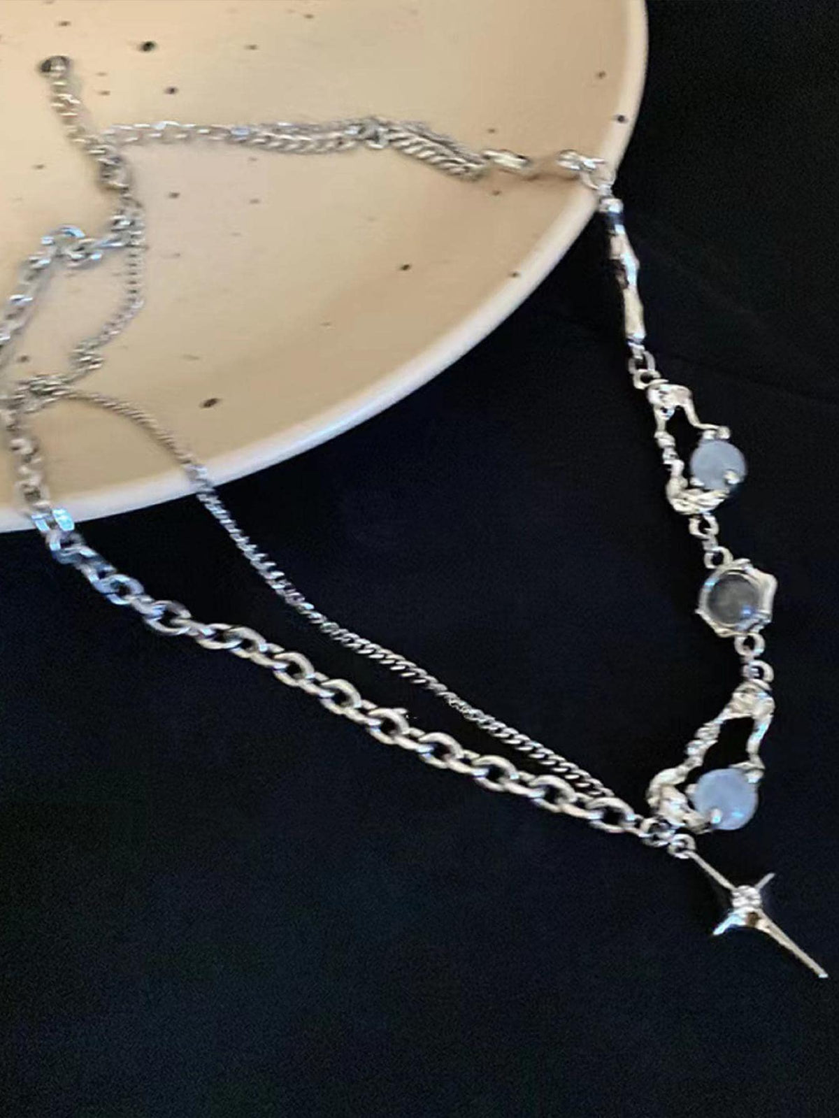 asymmetric liquid-metal necklace