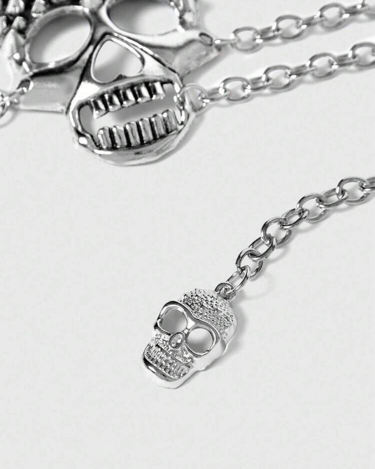 skull waist chain