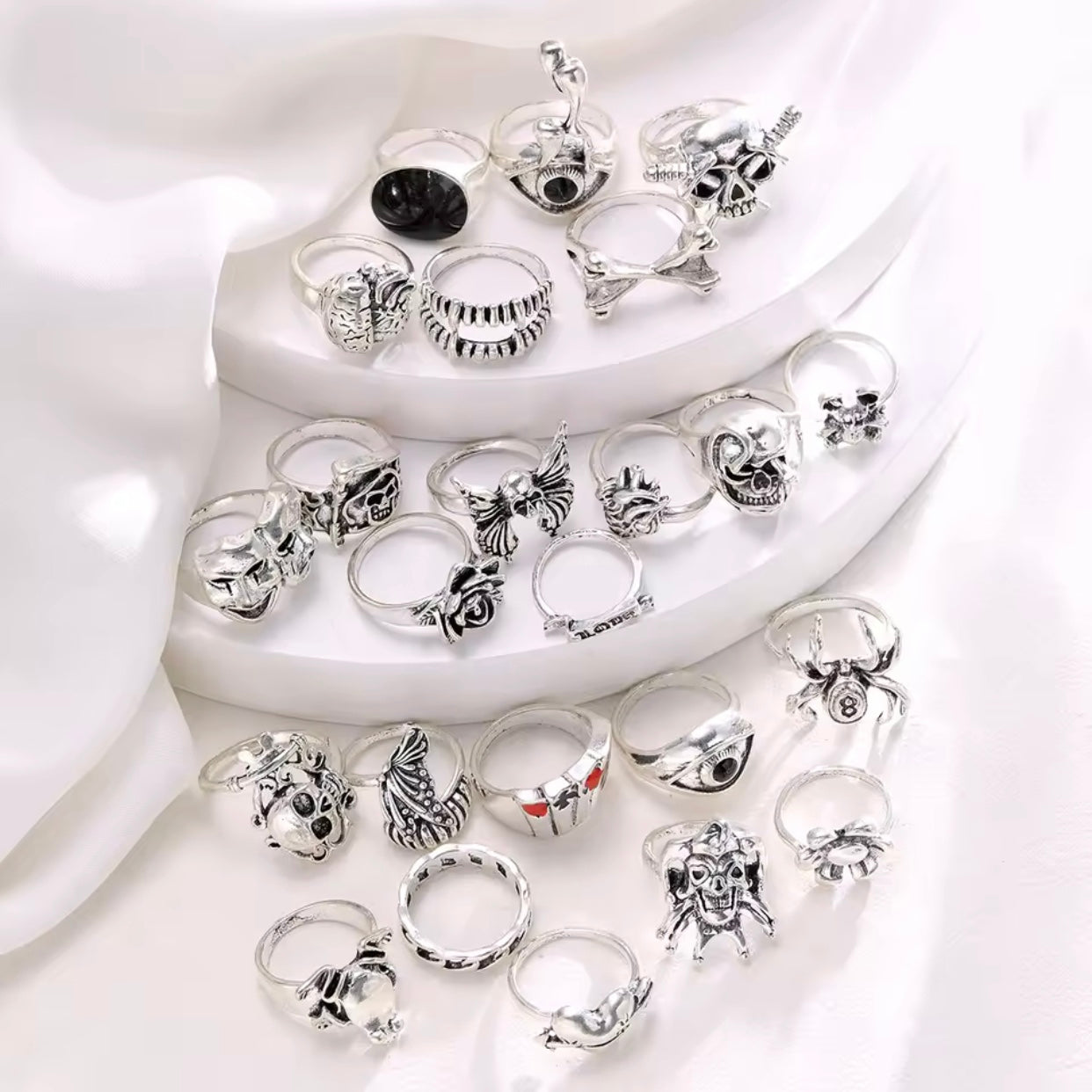 gothic ring set (20)