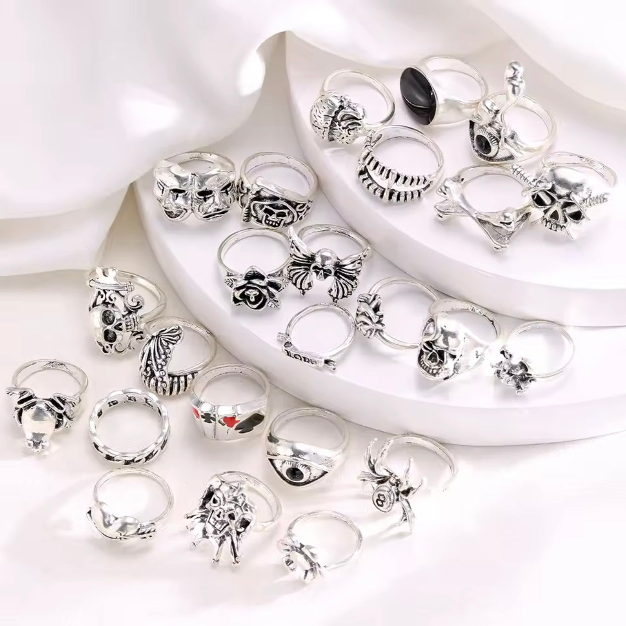 gothic ring set (20)