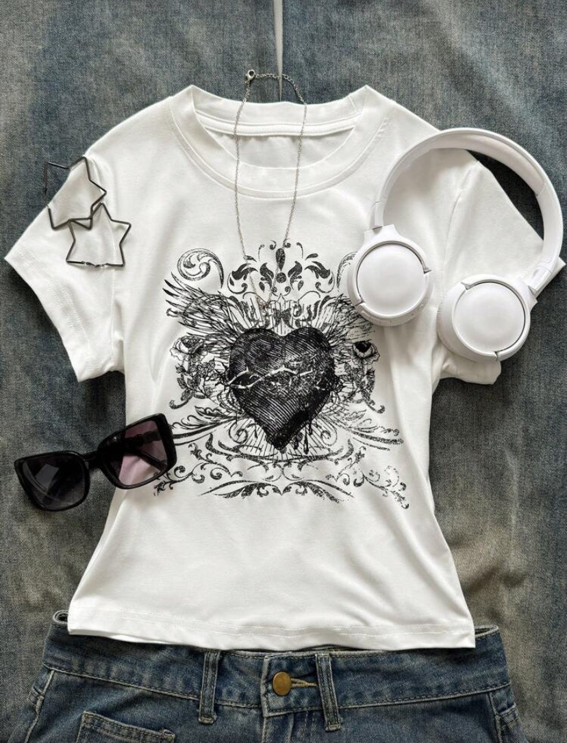 grunge heart tee
