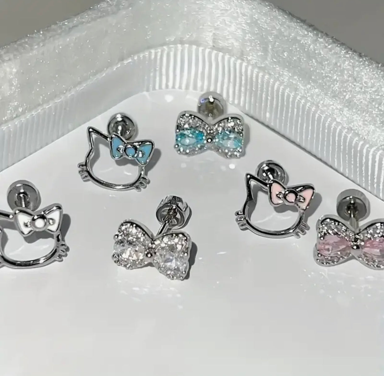 hello kitty studs