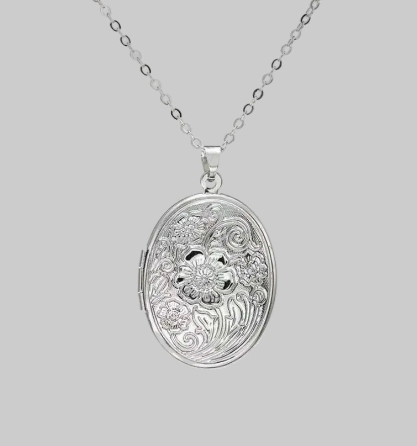 oval shapped locket