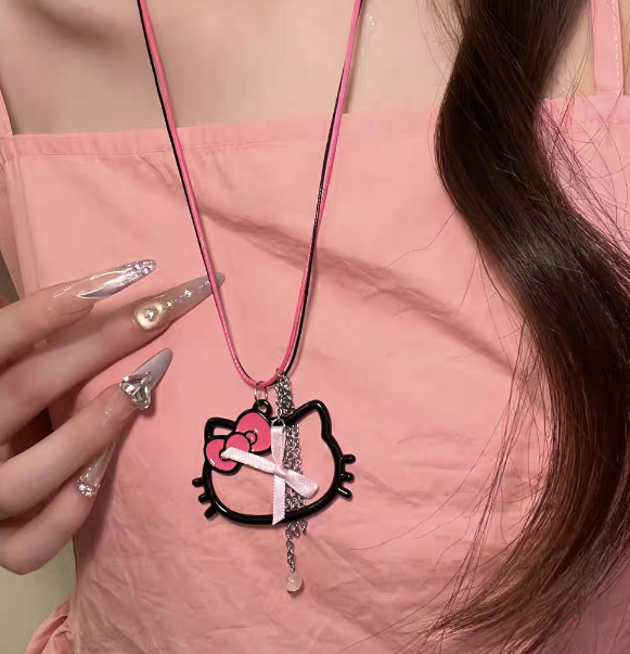 hello kitty long pendant
