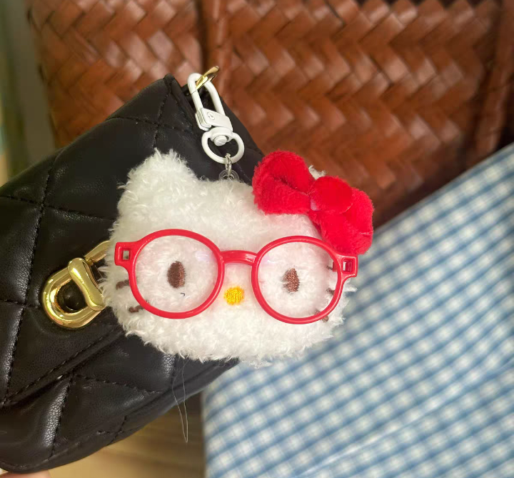 hello kitty with red glasses keychain/bagcharm