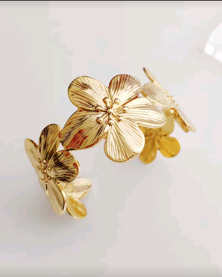 golden arm cuffs/chunky bangles