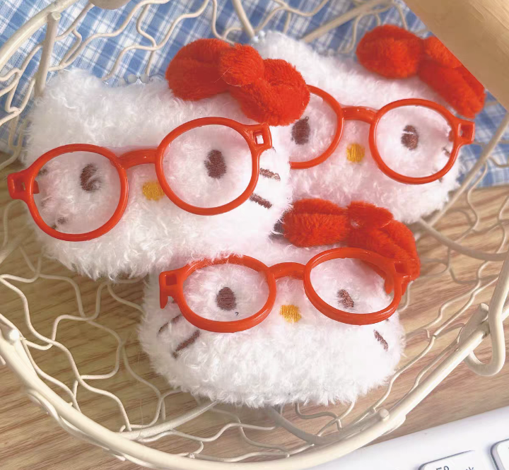 hello kitty with red glasses keychain/bagcharm