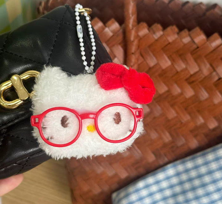 hello kitty with red glasses keychain/bagcharm