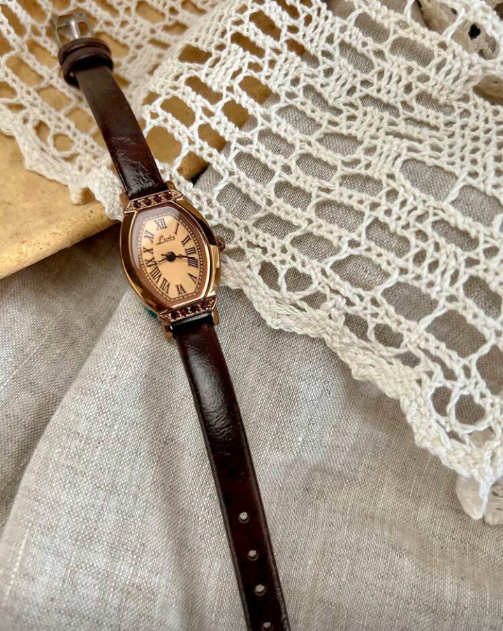 brown strap daily wear watch (1 pc)