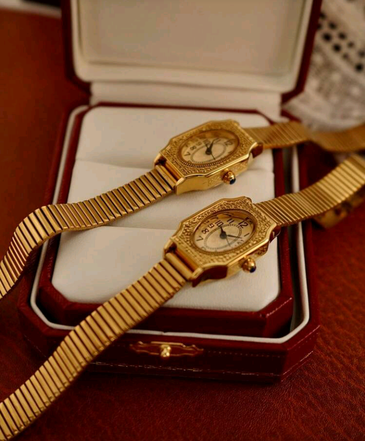 classic golden watch (1 pc)