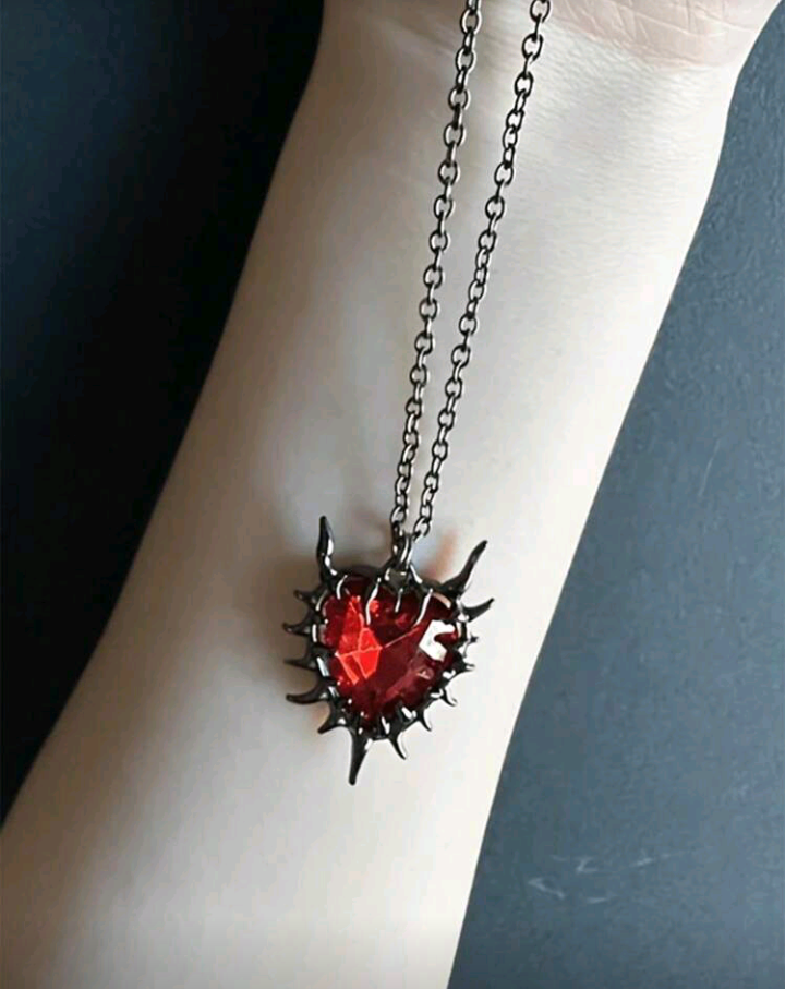 thorn heart necklace