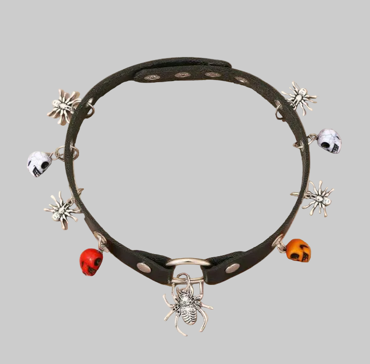 halloween spider with skulls necklace