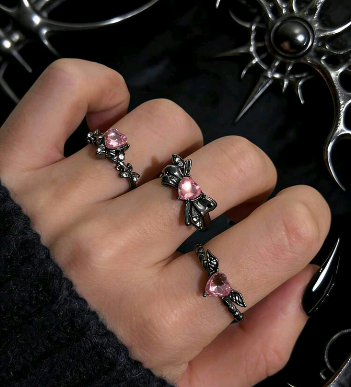 black coquette rings set