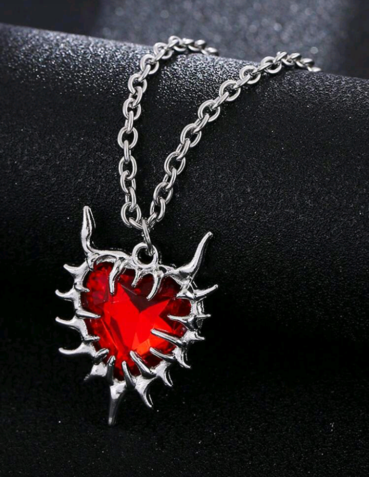 thorn heart necklace