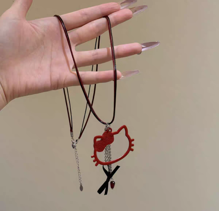 hello kitty long pendant