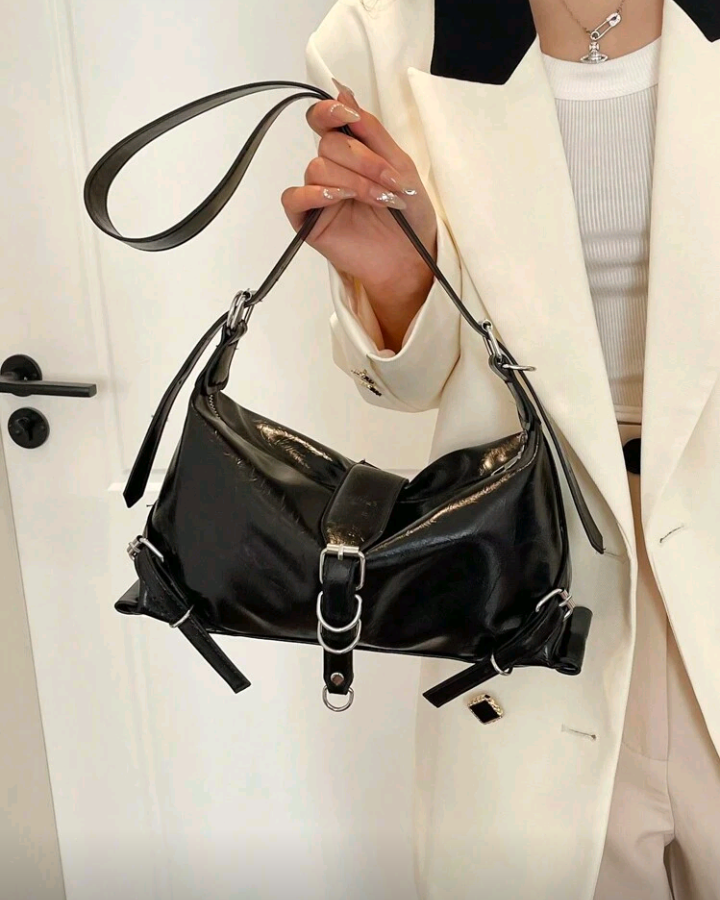 retro minimalist buckle bag in black