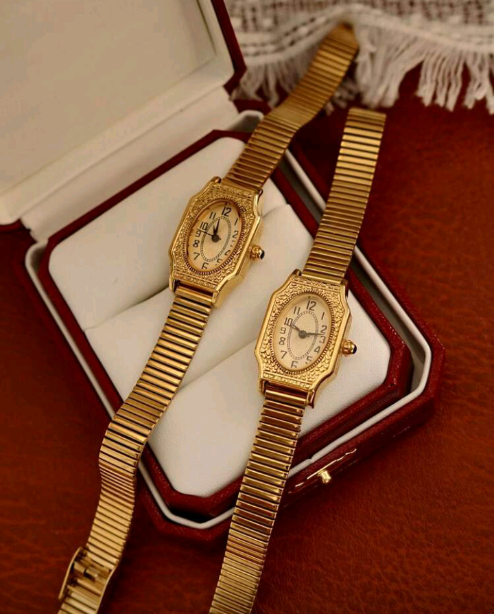 classic golden watch (1 pc)